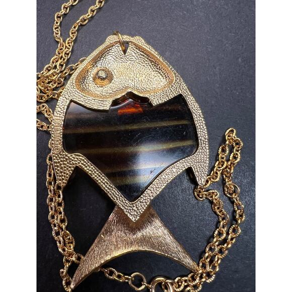 Vintage Sarah Coventry Fish Pendant Necklace 24” Gold Tone Lucite Pearl - Picture 6 of 11